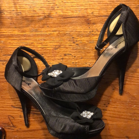 Qupid Black Open Toe Heels with Bow and Gem Detail - Picture 4 of 5
